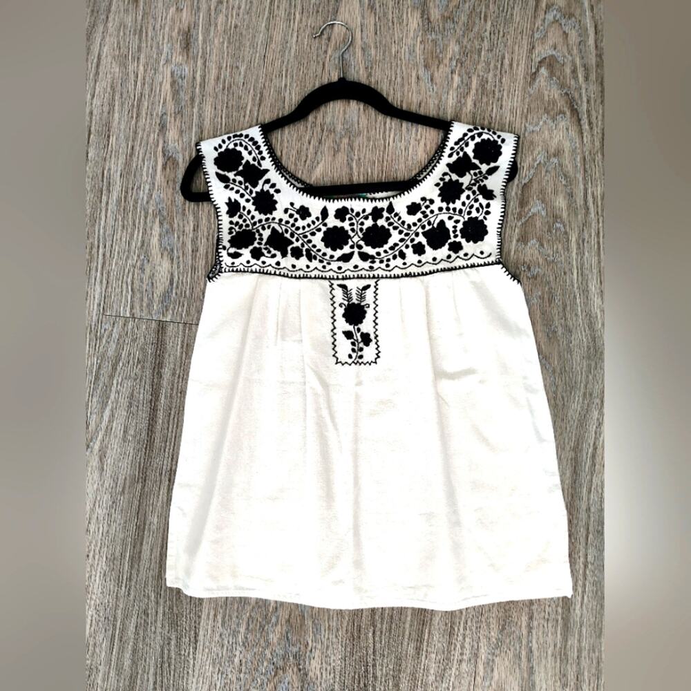 Nativa Mexican Peasant Top White with Black Embroidery Size Small